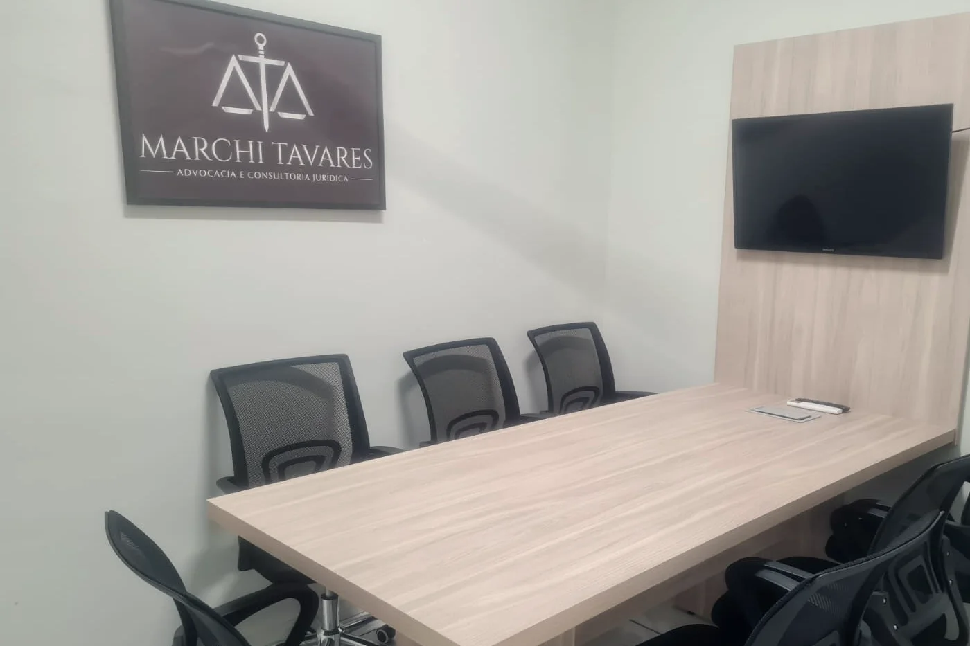 Sala de reunião do escritório Marchi Tavares em Guarulhos